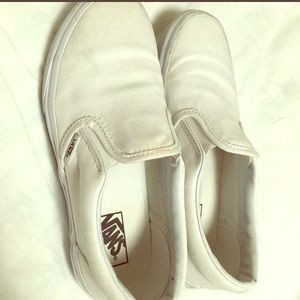 White slip on vans ✨